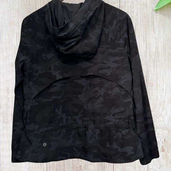Lululemon Womens Pack It Up Jacket Size 6 Camo W4AVRS - Picture 3 of 7